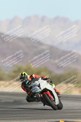 media/Oct-30-2025-Racers Edge (Thu) [[dabbdaf680]]/3-B Group/Session 2 (Turn 14)/